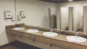 Insólito: Empresa instala cámaras para controlar cuánto tiempo están los trabajadores en el baño Insólito: Empresa instala cámaras para controlar cuánto tiempo están los trabajadores en el baño