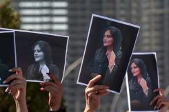 Muerte de joven que usó mal el velo en Irán: Al menos 35 fallecidos van en una semana de protestas Muerte de joven que usó mal el velo en Irán: Al menos 35 fallecidos van en una semana de protestas