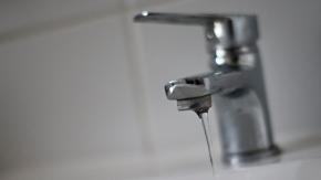 Se extenderá por 15 horas: Aguas Andinas anuncia corte de agua para ocho comunas de la RM Se extenderá por 15 horas: Aguas Andinas anuncia corte de agua para ocho comunas de la RM
