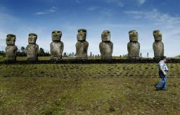 Incendio causa daño "irreparable" a moáis de la Isla de Pascua Incendio causa daño "irreparable" a moáis de la Isla de Pascua