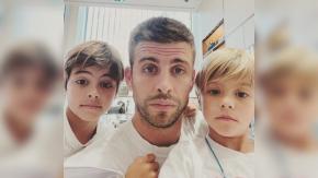 Molestia de la cantante: captan a hijos de Piqué y Shakira jugando con la nueva novia del futbolista Molestia de la cantante: captan a hijos de Piqué y Shakira jugando con la nueva novia del futbolista