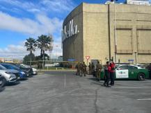 Asaltan camión de valores en mall de Talcahuano: Dos guardias fueron baleados Asaltan camión de valores en mall de Talcahuano: Dos guardias fueron baleados