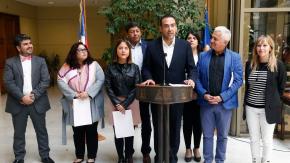 Diputados oficialistas reúnen firmas para llevar el TPP 11 al Tribunal Constitucional Diputados oficialistas reúnen firmas para llevar el TPP 11 al Tribunal Constitucional