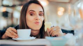 ¿Es mejor lavarse los dientes antes de tomar café o después? (y otros consejos para evitar manchas) ¿Es mejor lavarse los dientes antes de tomar café o después? (y otros consejos para evitar manchas)