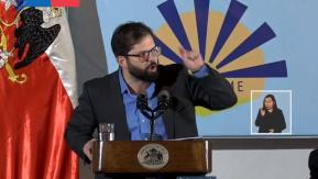 "Le exijo respeto": El tenso momento que vivió el Presidente Boric al ser interpelado en Enape "Le exijo respeto": El tenso momento que vivió el Presidente Boric al ser interpelado en Enape