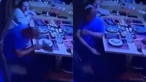 [VIDEO] ¿Ratatouille en vida real? Enorme rata cae sobre el plato de un comensal en un restaurante