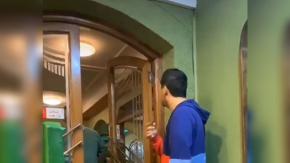 Joven que padece Síndrome de Tourette acusa discriminación en restaurante de Viña del Mar Joven que padece Síndrome de Tourette acusa discriminación en restaurante de Viña del Mar