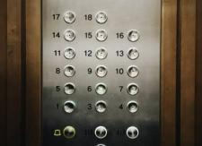 Ascensor cayó 12 pisos en Santiago centro: Hay tres personas lesionadas Ascensor cayó 12 pisos en Santiago centro: Hay tres personas lesionadas