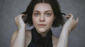 La infección "carnivora" que sufrió la actriz Georgie Henley y que casi "cobra" su vida La infección "carnivora" que sufrió la actriz Georgie Henley y que casi "cobra" su vida