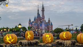 Turistas quedan encerrados en el parque Disney de Shanghái por la política "cero covid" de China Turistas quedan encerrados en el parque Disney de Shanghái por la política "cero covid" de China