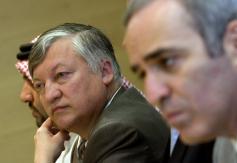 Maestro del ajedrez ruso Antoli Karpov en coma tras misterioso incidente Maestro del ajedrez ruso Antoli Karpov en coma tras misterioso incidente