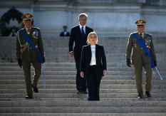 Polémica en Italia por entrada en el gobierno de diputado fotografiado con brazalete nazi Polémica en Italia por entrada en el gobierno de diputado fotografiado con brazalete nazi