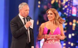"Está con mucho dolor": La fuerte caída de Karen Doggenweiler al inicio de la Teletón "Está con mucho dolor": La fuerte caída de Karen Doggenweiler al inicio de la Teletón