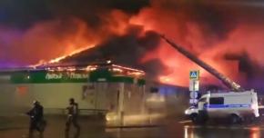 Hombre ebrio prende bengala en bar de Rusia y provoca incendio: 13 personas murieron Hombre ebrio prende bengala en bar de Rusia y provoca incendio: 13 personas murieron