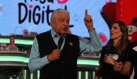 Las fotos de un triste Don Francisco en la transmisión televisiva a horas del cierre de Teletón 2022 Las fotos de un triste Don Francisco en la transmisión televisiva a horas del cierre de Teletón 2022