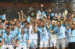 ¡Hubo 10 expulsados! Racing gana título a Boca, que perdió tras quedar con seis jugadores ¡Hubo 10 expulsados! Racing gana título a Boca, que perdió tras quedar con seis jugadores