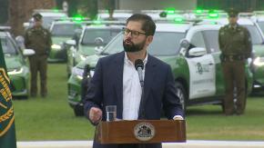 Boric entrega nuevos vehículos policiales y asegura: "Vamos a recuperar el derecho de vivir en paz" Boric entrega nuevos vehículos policiales y asegura: "Vamos a recuperar el derecho de vivir en paz"