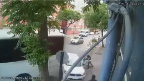 Captan a chofer de bus agrediendo a fiscalizadores: los chocó dos veces y arrastró a una inspectora Captan a chofer de bus agrediendo a fiscalizadores: los chocó dos veces y arrastró a una inspectora