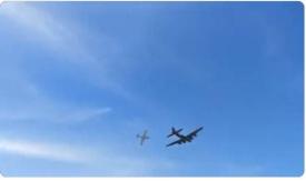 VIDEO | Dos aviones de guerra chocan y se estrellan durante exhibición aérea en Dallas VIDEO | Dos aviones de guerra chocan y se estrellan durante exhibición aérea en Dallas