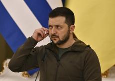Zelenski acusa a las tropas rusas de cometer "atrocidades" en Jersón, liberada por Kiev Zelenski acusa a las tropas rusas de cometer "atrocidades" en Jersón, liberada por Kiev