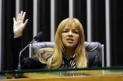 Exdiputada adoptó a niño de la calle, se casó con él y lo asesinó