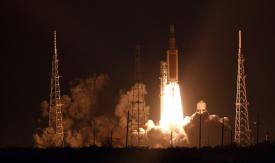 La tercera fue la vencida: NASA logró lanzar, por fin, su megacohete a la Luna La tercera fue la vencida: NASA logró lanzar, por fin, su megacohete a la Luna