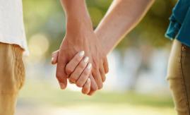 Son novios, padecieron el mismo cáncer y sobrevivieron a la enfermedad: ahora planean casarse Son novios, padecieron el mismo cáncer y sobrevivieron a la enfermedad: ahora planean casarse
