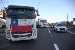 Dirigentes de camioneros tras reunión con ministro Marcel: "El camino es el diálogo" Dirigentes de camioneros tras reunión con ministro Marcel: "El camino es el diálogo"