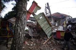 Sube a 162 el balance de muertos por sismo en Indonesia Sube a 162 el balance de muertos por sismo en Indonesia