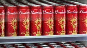 Budweiser revela qué hará con toda la cerveza que no podrá vender en el Mundial de Catar 2022 Budweiser revela qué hará con toda la cerveza que no podrá vender en el Mundial de Catar 2022