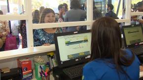 [VIDEO] Abren la primera farmacia comunal 24/7: Vecinos de Colina podrán comprar toda la noche