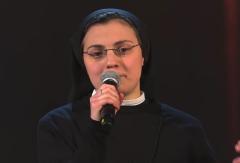 El cambio de Sor Cristina, ganadora de The Voice Italia: dejó los hábitos y apareció con nuevo look