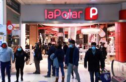 Sernac investiga "prendas falsas" en La Polar: Consumidores podrían exigir la devolución del dinero Sernac investiga "prendas falsas" en La Polar: Consumidores podrían exigir la devolución del dinero