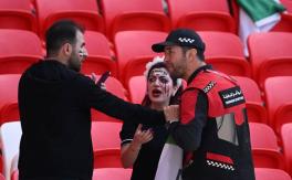 La historia detrás de la foto viral de una mujer iraní protestando en el partido entre Irán y Gales La historia detrás de la foto viral de una mujer iraní protestando en el partido entre Irán y Gales