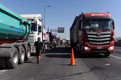 Gobierno firma acuerdo con camioneros para finalizar paro nacional Gobierno firma acuerdo con camioneros para finalizar paro nacional