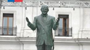FOTOS: Develan estatua en homenaje a ex Presidente Patricio Aylwin FOTOS: Develan estatua en homenaje a ex Presidente Patricio Aylwin