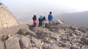Ordenan demoler "muro de la vergüenza" que separa a ricos de pobres en Perú Ordenan demoler "muro de la vergüenza" que separa a ricos de pobres en Perú