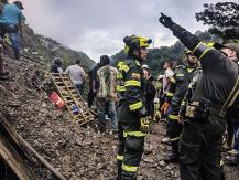 Tres muertos y una veintena de atrapados por alud de tierra en Colombia: Menor de edad falleció Tres muertos y una veintena de atrapados por alud de tierra en Colombia: Menor de edad falleció