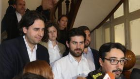 Convención mixta se impone en negociación constitucional, pero PC y partido de Boric frenan acuerdo Convención mixta se impone en negociación constitucional, pero PC y partido de Boric frenan acuerdo
