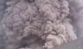 Grupo de turistas captó el momento en que ocurrió el pulso eruptivo en el volcán Láscar Grupo de turistas captó el momento en que ocurrió el pulso eruptivo en el volcán Láscar