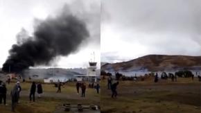 Manifestantes se toman y provocan incendio en aeropuerto de Perú: Habrían 50 rehenes Manifestantes se toman y provocan incendio en aeropuerto de Perú: Habrían 50 rehenes