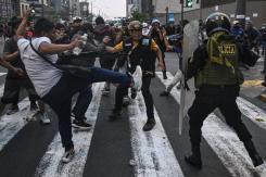 Dos personas mueren durante protestas tras destitución de Castillo en Perú Dos personas mueren durante protestas tras destitución de Castillo en Perú