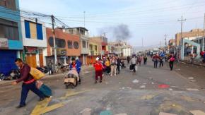 10 hechos que muestran la crisis que hoy vive Perú (y que ha dejado a más de 350 chilenos varados) 10 hechos que muestran la crisis que hoy vive Perú (y que ha dejado a más de 350 chilenos varados)
