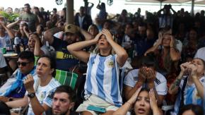 Del cielo al infierno: reacción de hinchas argentinos tras empate de Francia que obligó el alargue Del cielo al infierno: reacción de hinchas argentinos tras empate de Francia que obligó el alargue