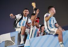 "Un minuto de silencio para Mbappé": Los festejos y descargos de Argentina en camarines "Un minuto de silencio para Mbappé": Los festejos y descargos de Argentina en camarines