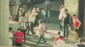 Guía turístico sufrió lesión grave tras ser apuñalado por desconocidos en el centro de Santiago Guía turístico sufrió lesión grave tras ser apuñalado por desconocidos en el centro de Santiago