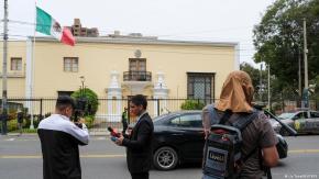 Perú expulsa a embajador mexicano y denuncia "injerencia" Perú expulsa a embajador mexicano y denuncia "injerencia"