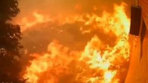 [VIDEO] Ráfagas de viento evitaron que una vivienda fuera consumida por un incendio forestal