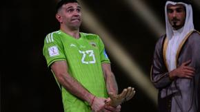 Parlamentario francés exige que la FIFA le quite el premio al Mejor Arquero a "Dibu" Martínez Parlamentario francés exige que la FIFA le quite el premio al Mejor Arquero a "Dibu" Martínez