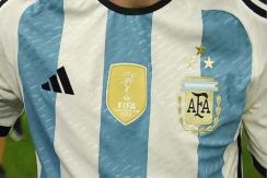 Talleres de Adidas a toda máquina con la nueva camiseta de Argentina que pronto saldrá a la venta Talleres de Adidas a toda máquina con la nueva camiseta de Argentina que pronto saldrá a la venta